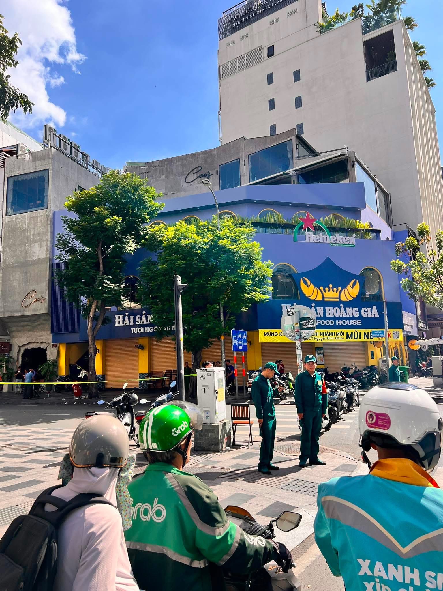 truy tìm 2 nghi phạm nước ngoài - News Vi Vu